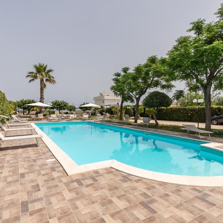 Pietramare Luxury Suites - Queen Room with Spa Bath - 4