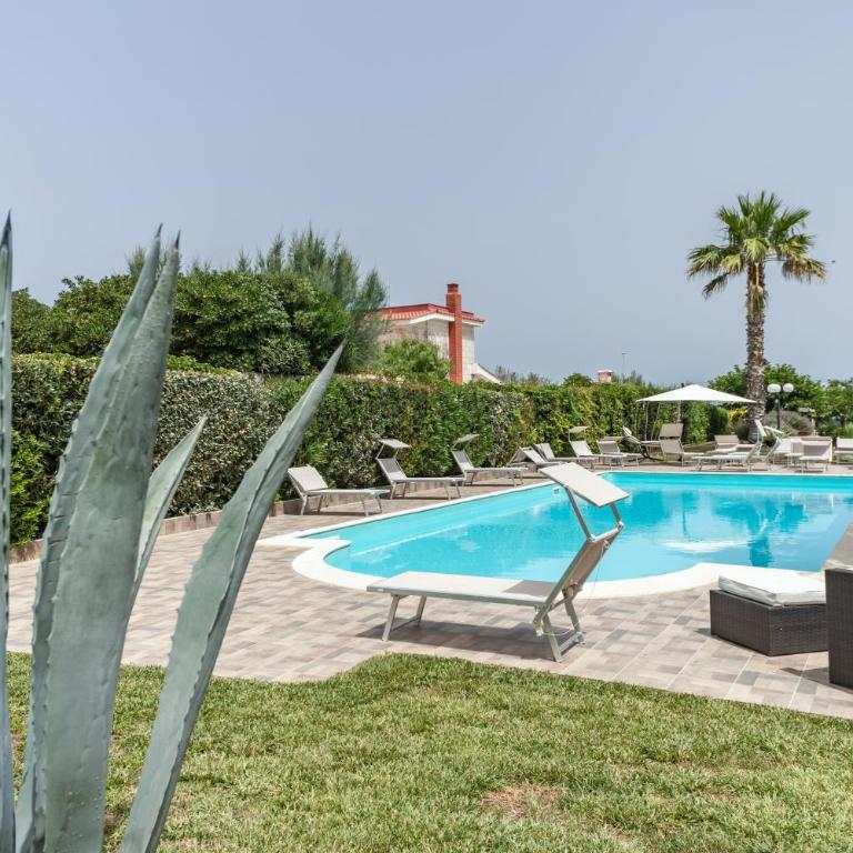 Pietramare Luxury Suites - Queen Room with Spa Bath - 5