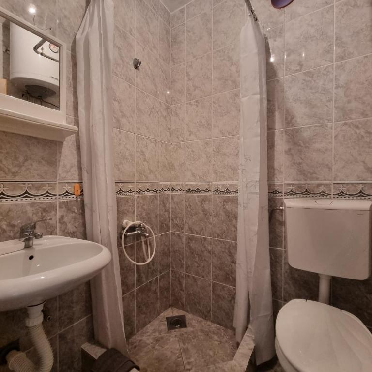 Apartmani Vuković - Dvokrevetna Soba sa Bračnim Krevetom i Terasom - 4