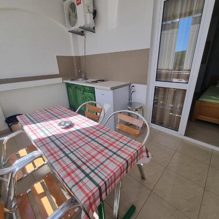 Apartmani Vuković - Četvorokrevetna Soba s Terasom - 3