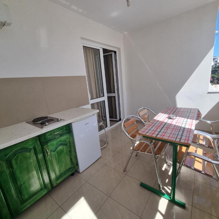 Apartmani Vuković - Četvorokrevetna Soba s Terasom - 5