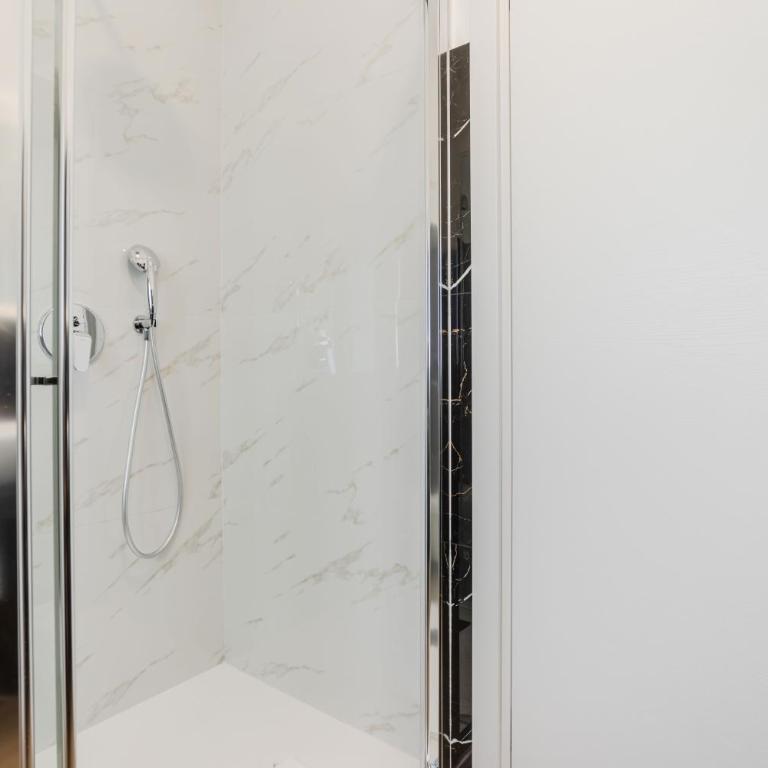 Pietramare Luxury Suites - Queen Room with Spa Bath - 29