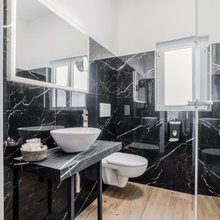 Pietramare Luxury Suites - Queen Room with Spa Bath - 28