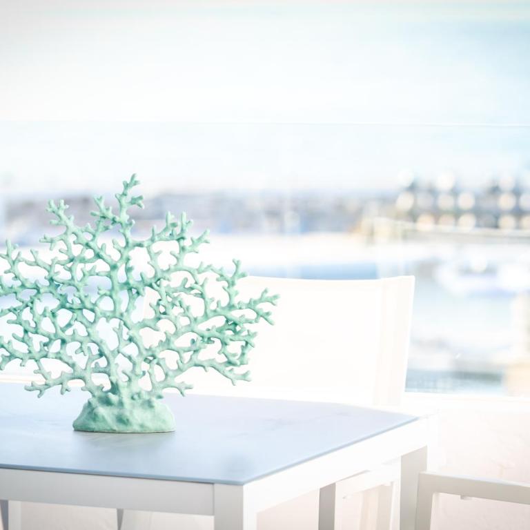 MARBELLA BANUS SUITES - Brand New and Exclusive Banus Port Seafront Flat - Apartamento Deluxe de 2 dormitorios con balcón - 79