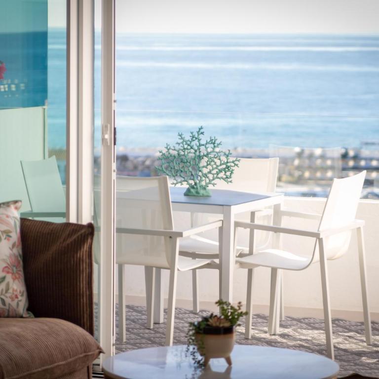 MARBELLA BANUS SUITES - Brand New and Exclusive Banus Port Seafront Flat - Apartamento Deluxe de 2 dormitorios con balcón - 65