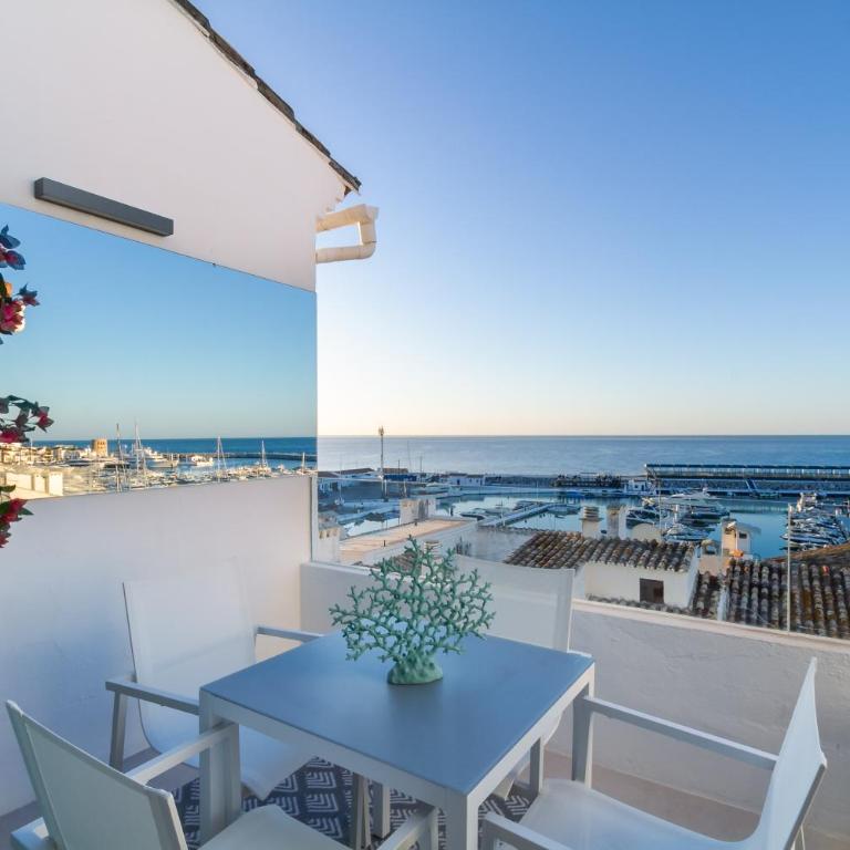 MARBELLA BANUS SUITES - Brand New and Exclusive Banus Port Seafront Flat - Apartamento Deluxe de 2 dormitorios con balcón - 12