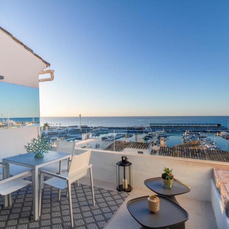 MARBELLA BANUS SUITES - Brand New and Exclusive Banus Port Seafront Flat - Apartamento Deluxe de 2 dormitorios con balcón - 3