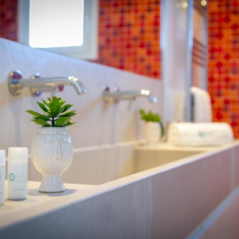 MARBELLA BANUS SUITES - Brand New and Exclusive Banus Port Seafront Flat - Apartamento Deluxe de 2 dormitorios con balcón - 67