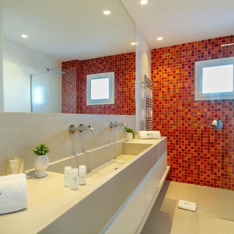 MARBELLA BANUS SUITES - Brand New and Exclusive Banus Port Seafront Flat - Apartamento Deluxe de 2 dormitorios con balcón - 32