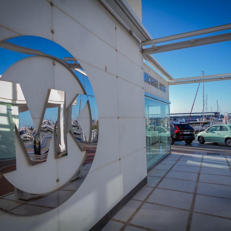 MARBELLA BANUS SUITES - Brand New and Exclusive Banus Port Seafront Flat - Apartamento Deluxe de 2 dormitorios con balcón - 53