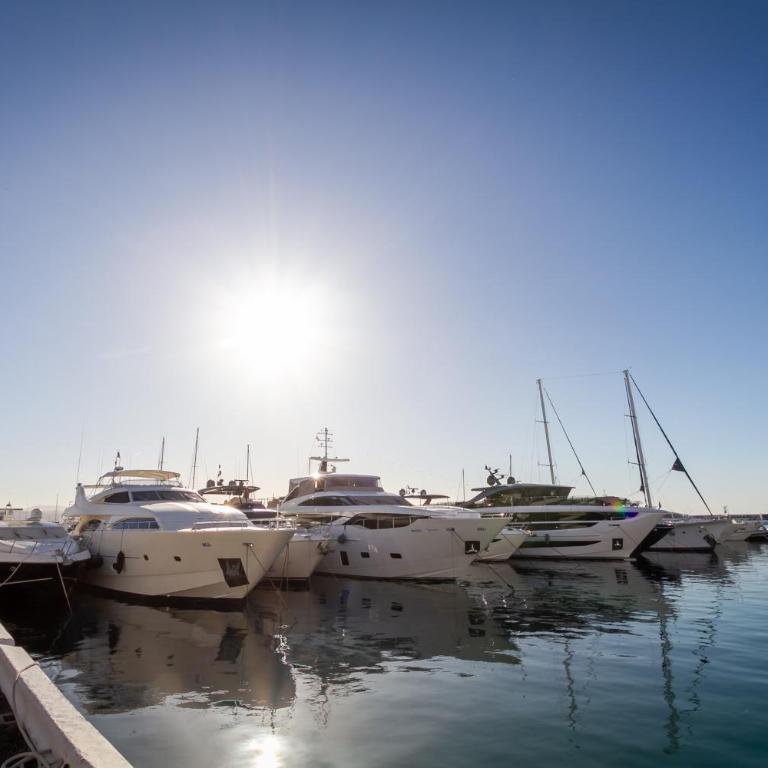 MARBELLA BANUS SUITES - Brand New and Exclusive Banus Port Seafront Flat - Apartamento Deluxe de 2 dormitorios con balcón - 47