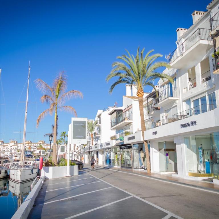 MARBELLA BANUS SUITES - Brand New and Exclusive Banus Port Seafront Flat - Apartamento Deluxe de 2 dormitorios con balcón - 48