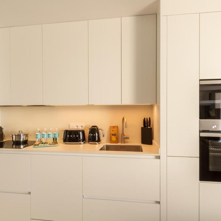 MARBELLA BANUS SUITES - Brand New and Exclusive Banus Port Seafront Flat - Apartamento Deluxe de 2 dormitorios con balcón - 20
