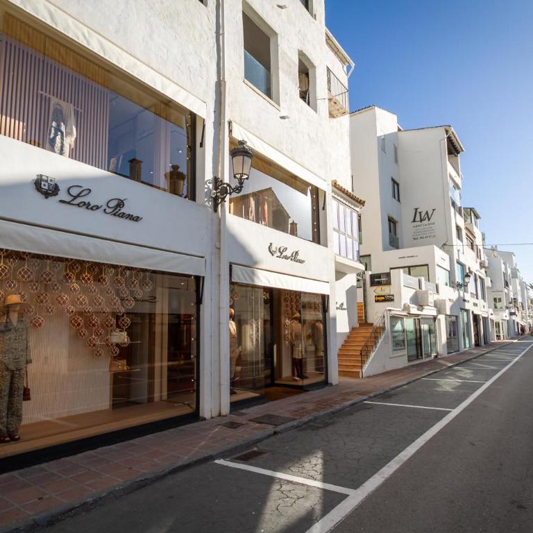 MARBELLA BANUS SUITES - Brand New and Exclusive Banus Port Seafront Flat - Apartamento Deluxe de 2 dormitorios con balcón - 52