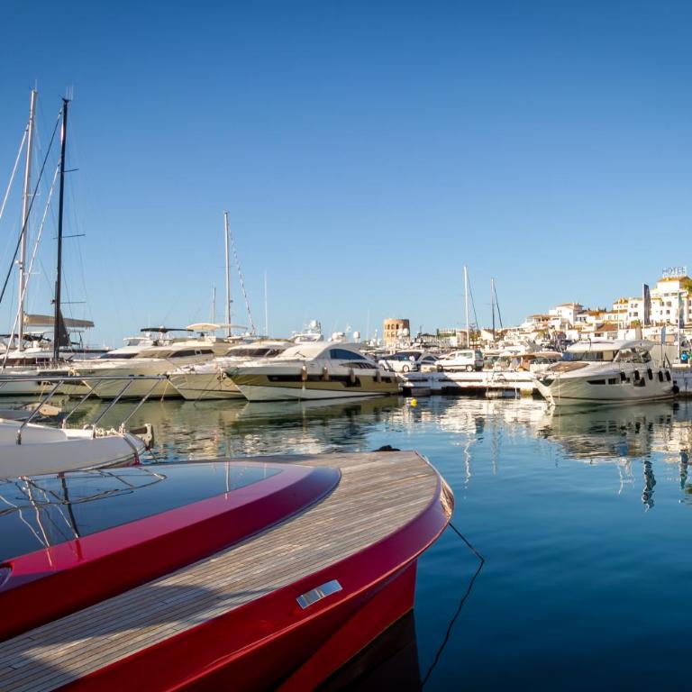 MARBELLA BANUS SUITES - Brand New and Exclusive Banus Port Seafront Flat - Apartamento Deluxe de 2 dormitorios con balcón - 56