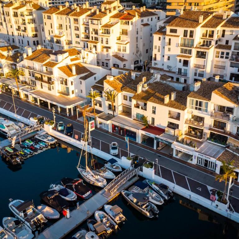 MARBELLA BANUS SUITES - Brand New and Exclusive Banus Port Seafront Flat - Apartamento Deluxe de 2 dormitorios con balcón - 42