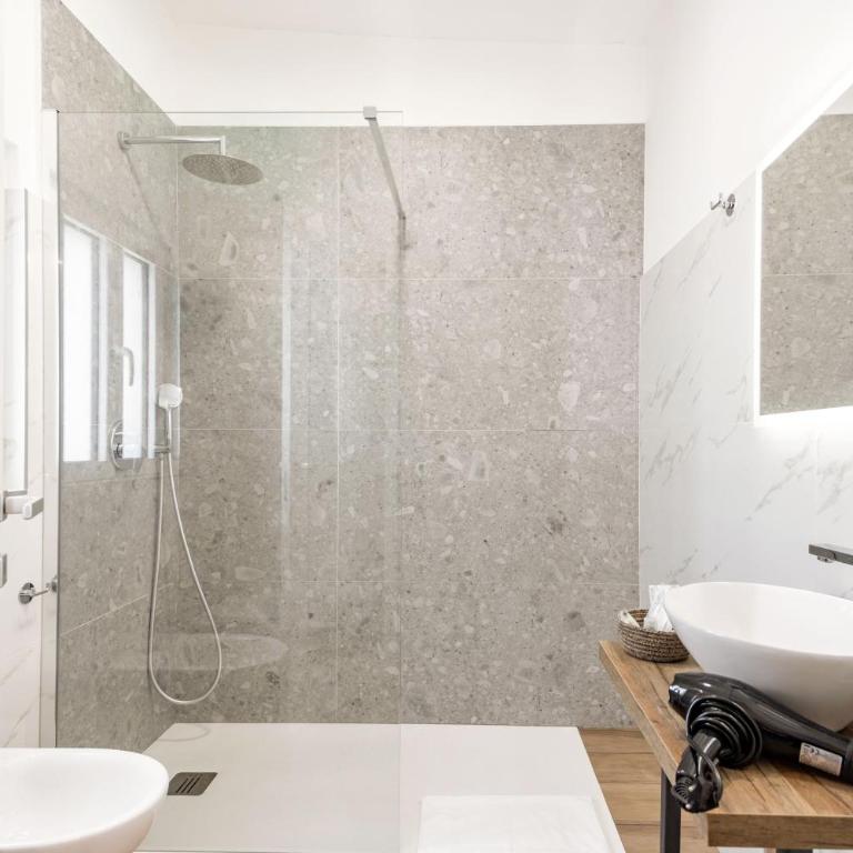 Pietramare Luxury Suites - Queen Room with Garden View - 27