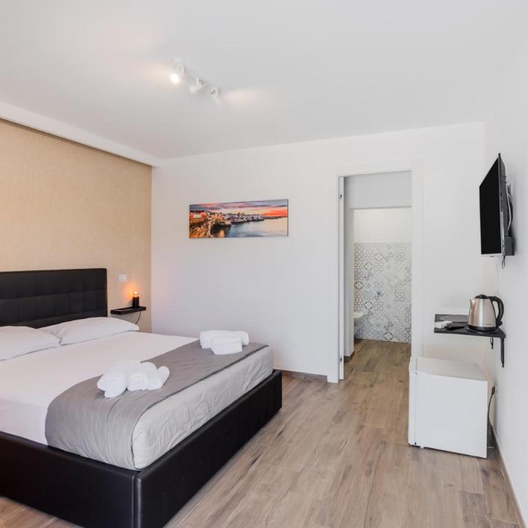 Pietramare Luxury Suites - Family Room with Garden View - 21
