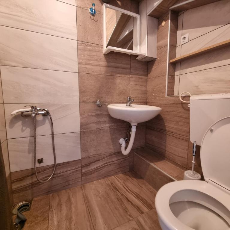 Apartmani Vuković - Trokrevetna Soba sa Terasom - 4