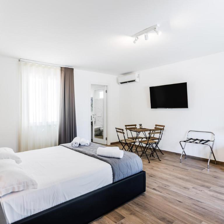 Pietramare Luxury Suites - Family Room with Garden View - 20