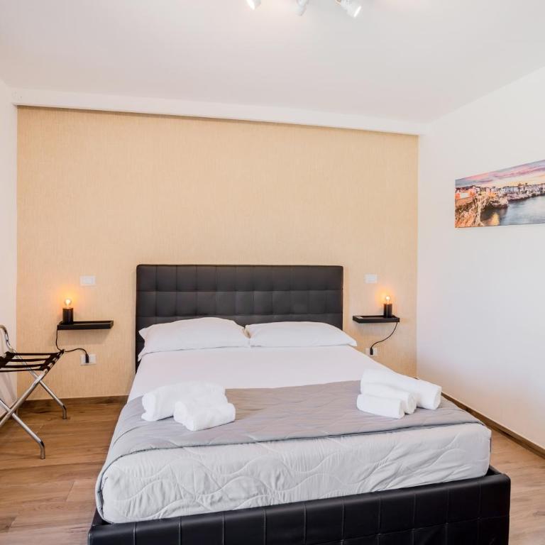 Pietramare Luxury Suites - Family Room with Garden View - 30