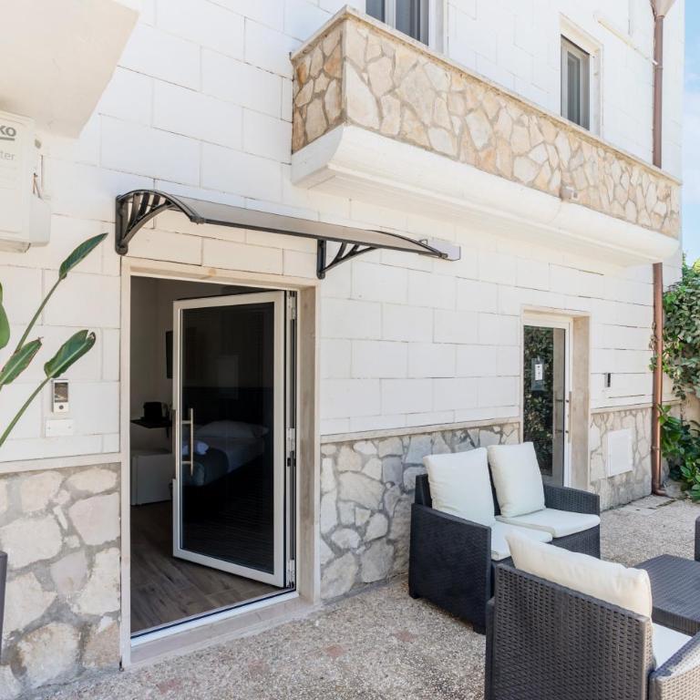 Pietramare Luxury Suites - Family Room with Garden View - 42