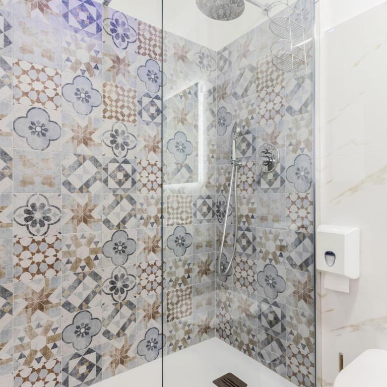 Pietramare Luxury Suites - Queen Room with Garden View - 26