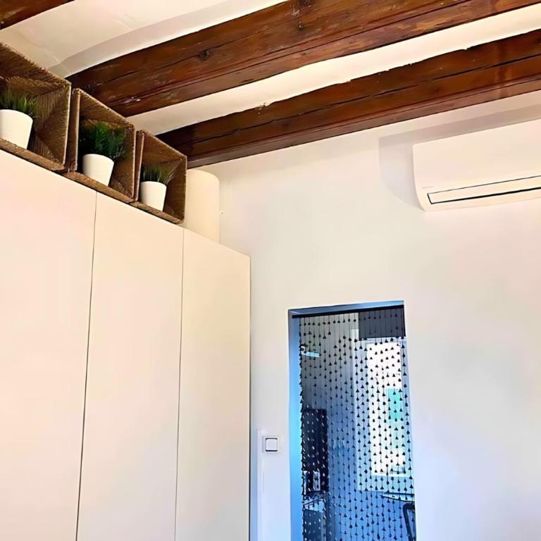 Poblenou Beach Penthouse l Loft with Private Terrace l 5 min Walk to the Beach - One-Bedroom Apartment - 41