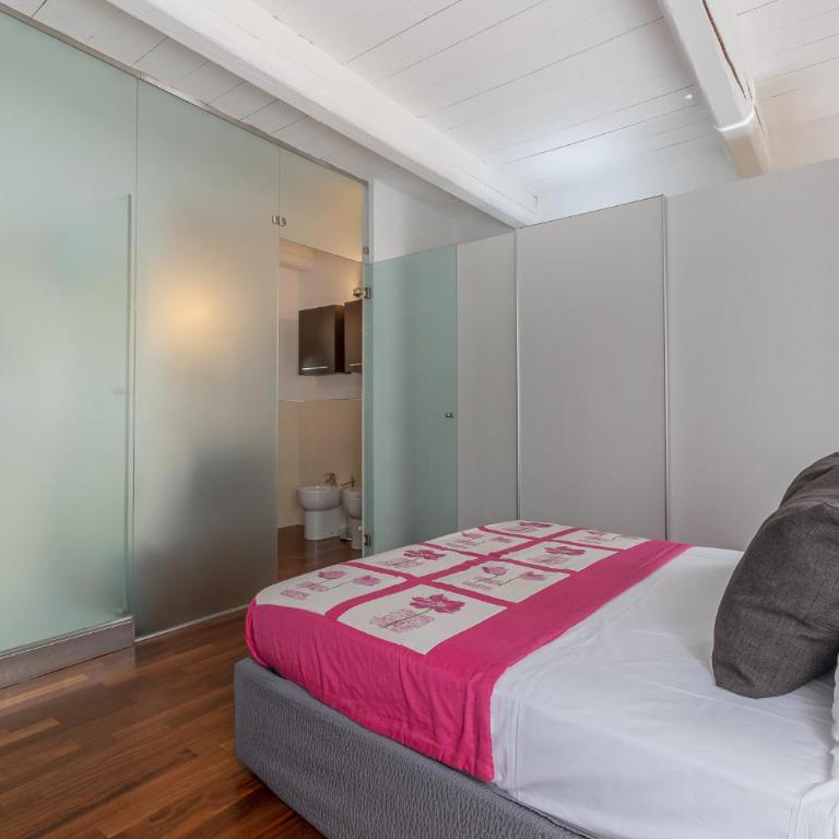 GuestHost - Ferrara Center Bi-Level Beauty Apartment - One-Bedroom Apartment - 10