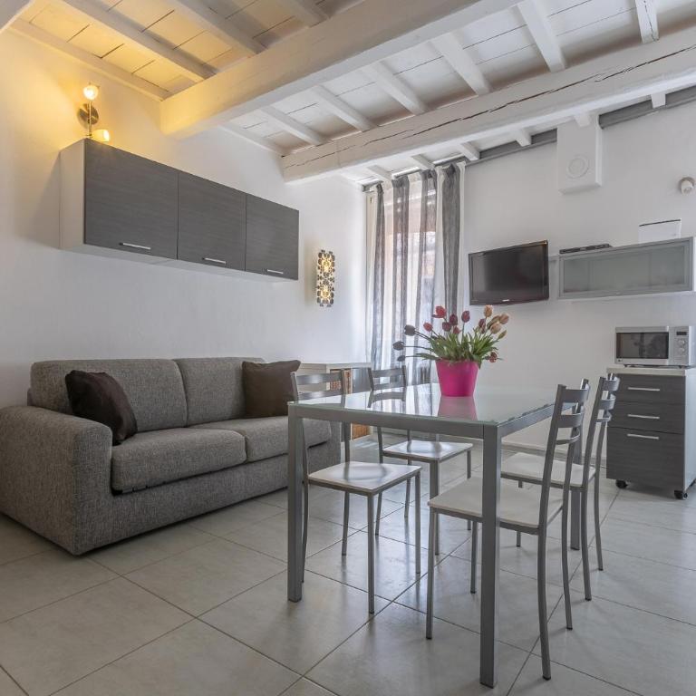 GuestHost - Ferrara Center Bi-Level Beauty Apartment - One-Bedroom Apartment - 7
