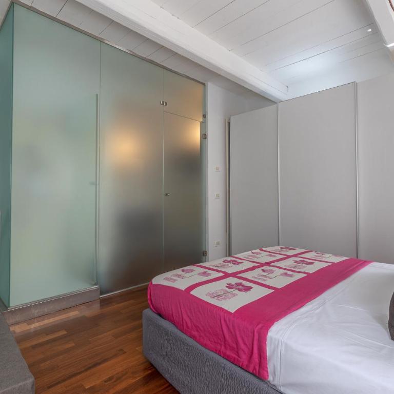 GuestHost - Ferrara Center Bi-Level Beauty Apartment - One-Bedroom Apartment - 9