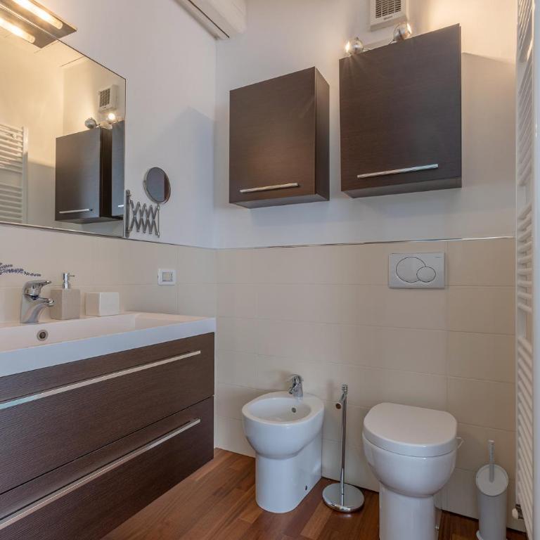GuestHost - Ferrara Center Bi-Level Beauty Apartment - One-Bedroom Apartment - 12