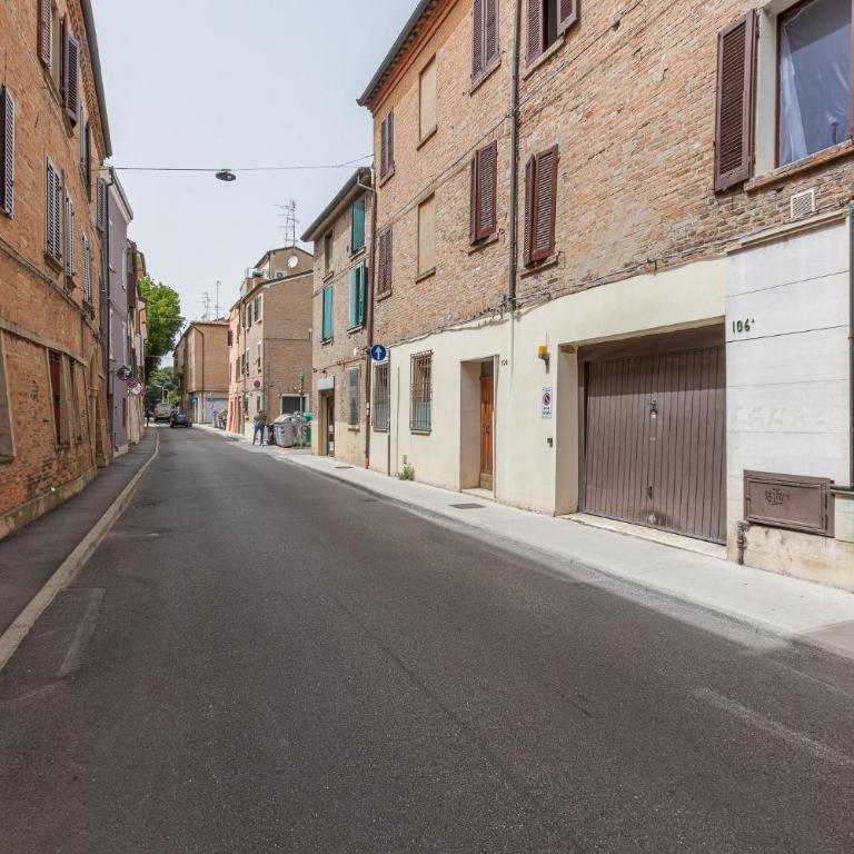 GuestHost - Ferrara Center Bi-Level Beauty Apartment - One-Bedroom Apartment - 17