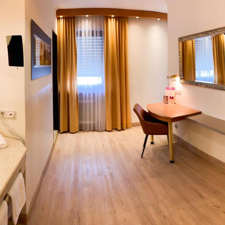 City Hotel Ost am Kö - Dreibettzimmer - 9