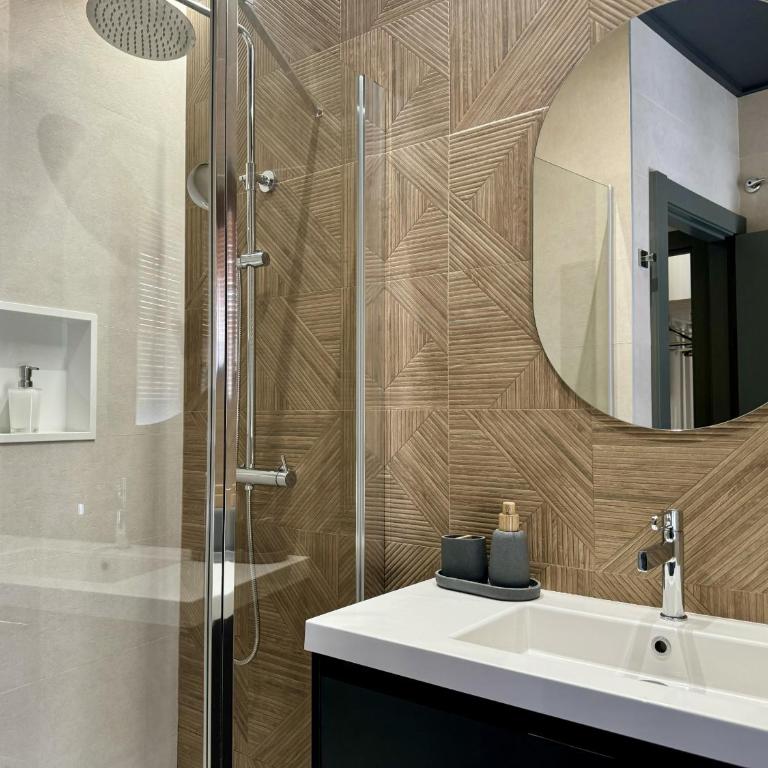 Modern Charm in Barrio Alicante - Apartment with City View - 5