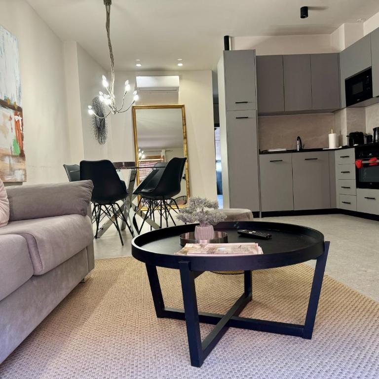 Modern Charm in Barrio Alicante - Apartment with City View - 21