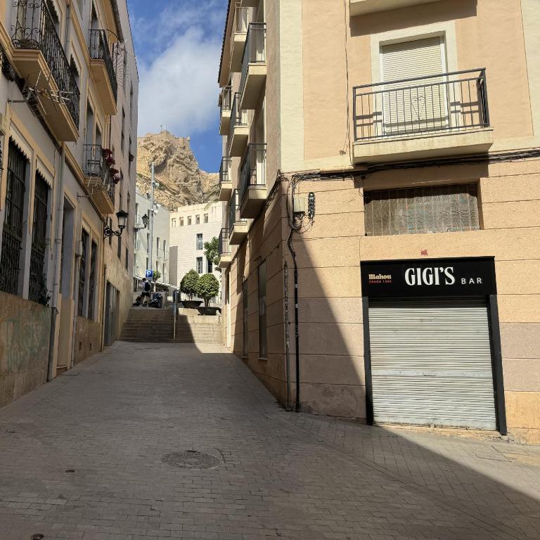 Modern Charm in Barrio Alicante - Apartment with City View - 31