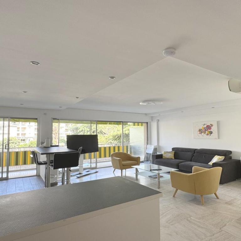 Charming 2 room , 52 m2, very spacious, bright and near sea Martinez hotel - Appartement 1 Chambre - 2