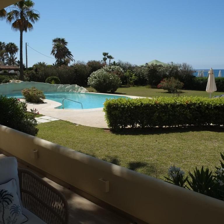 Holidays & Home Beachfront Neptuno III , sea views,and garden,Elviria - Apartamento de 2 dormitorios - 30
