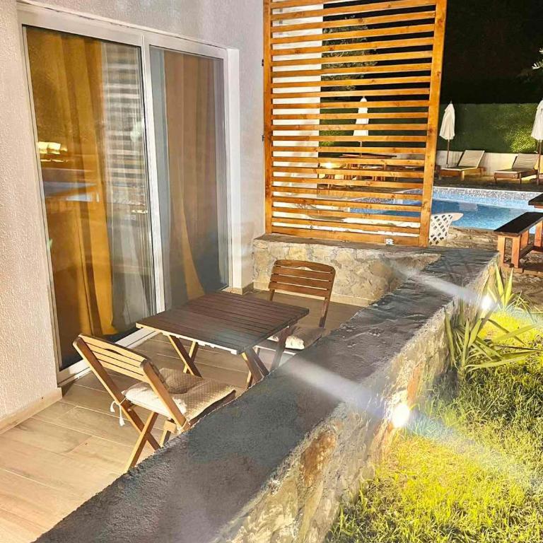 Eman Resort - King Suite with Pool View - 7