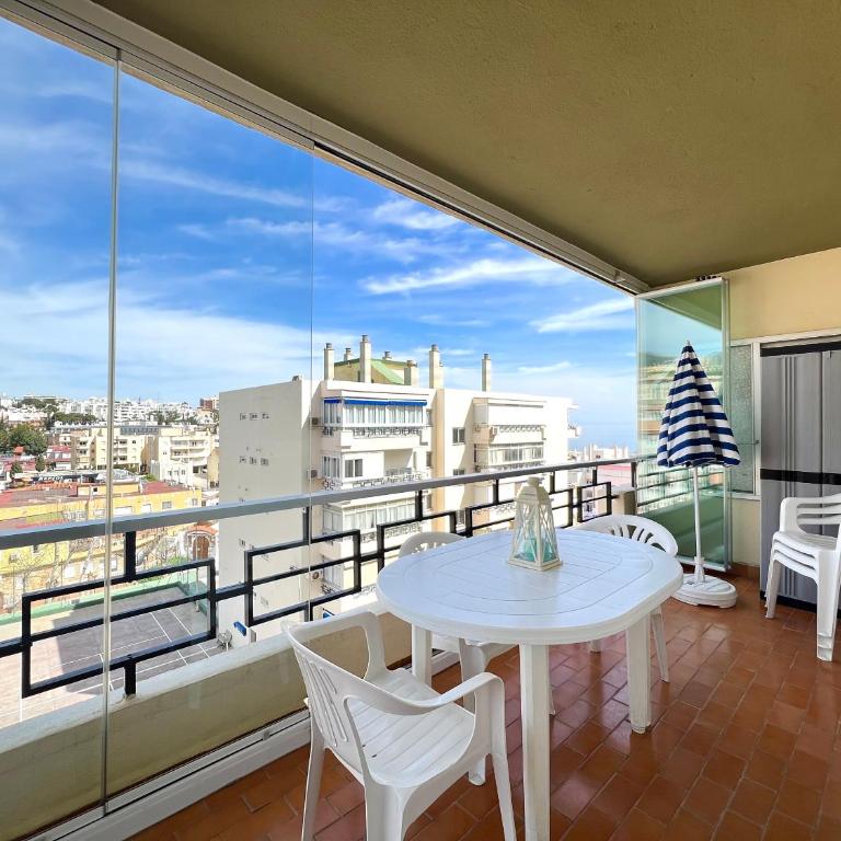 Frente a la playa con vistas y garaje, Núcleo Cristal - Two-Bedroom Apartment - 1