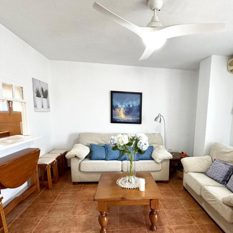 Frente a la playa con vistas y garaje, Núcleo Cristal - Two-Bedroom Apartment - 6