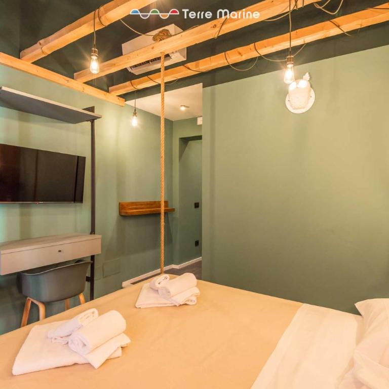 City Jungle, Terre Marine - King Room with Balcony - 4