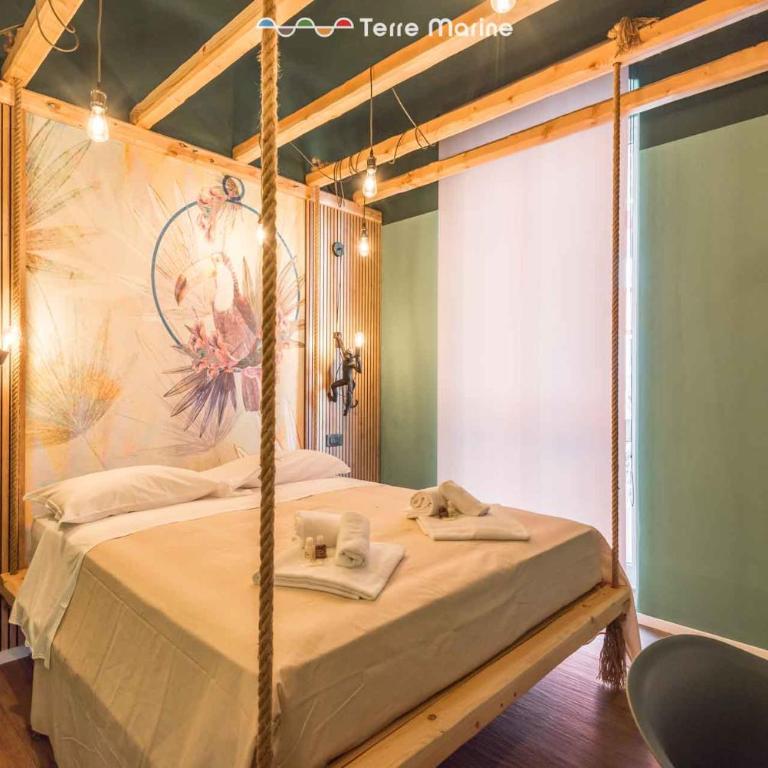 City Jungle, Terre Marine - King Room with Balcony - 1