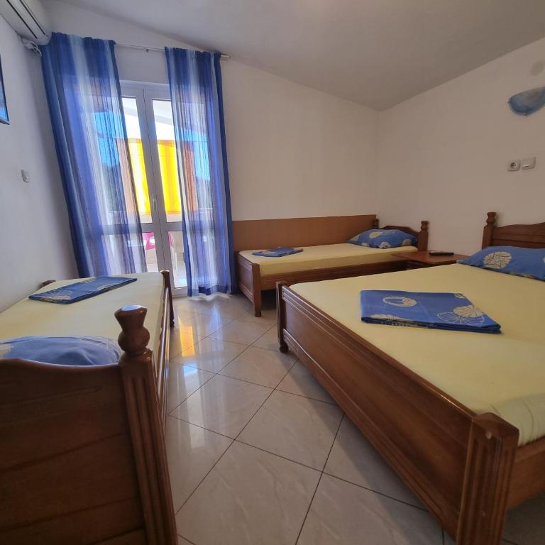 Apartmani Vuković - Četvorokrevetna Soba s Terasom - 1