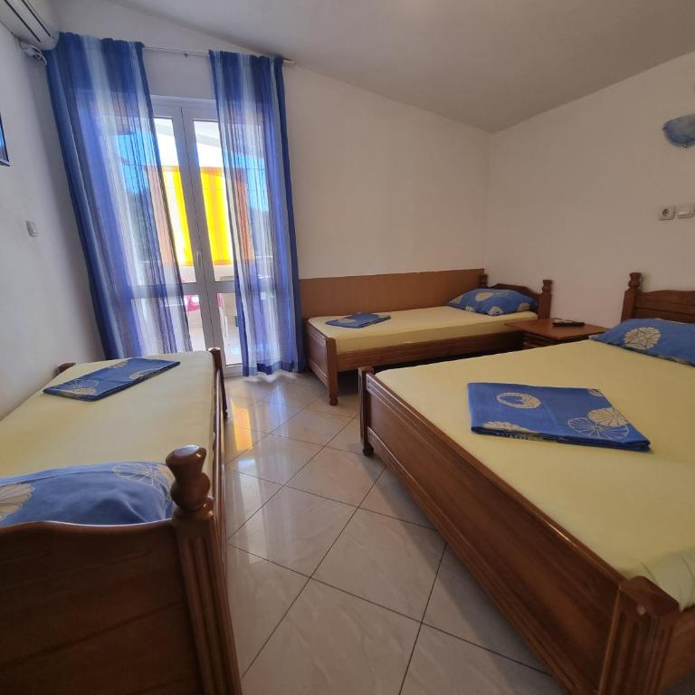 Apartmani Vuković - Četvorokrevetna Soba s Terasom - 6