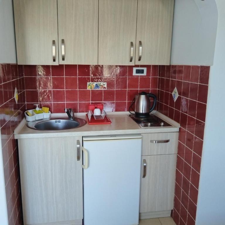 Apartmanes Volaric M - Standardna Trokrevetna Soba sa Pogledom na More - 5