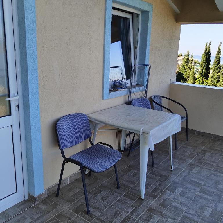 Apartmanes Volaric M - Standardna Trokrevetna Soba sa Pogledom na More - 3