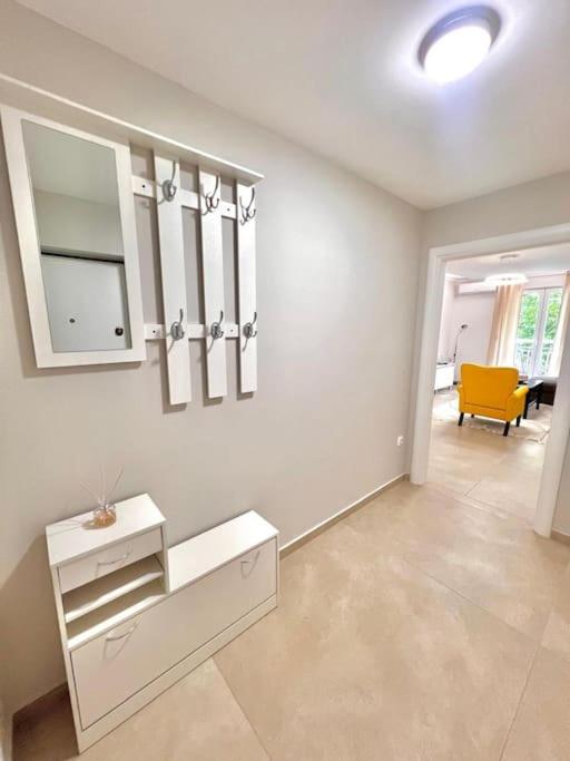 EMc24 - One-Bedroom Apartment - 14