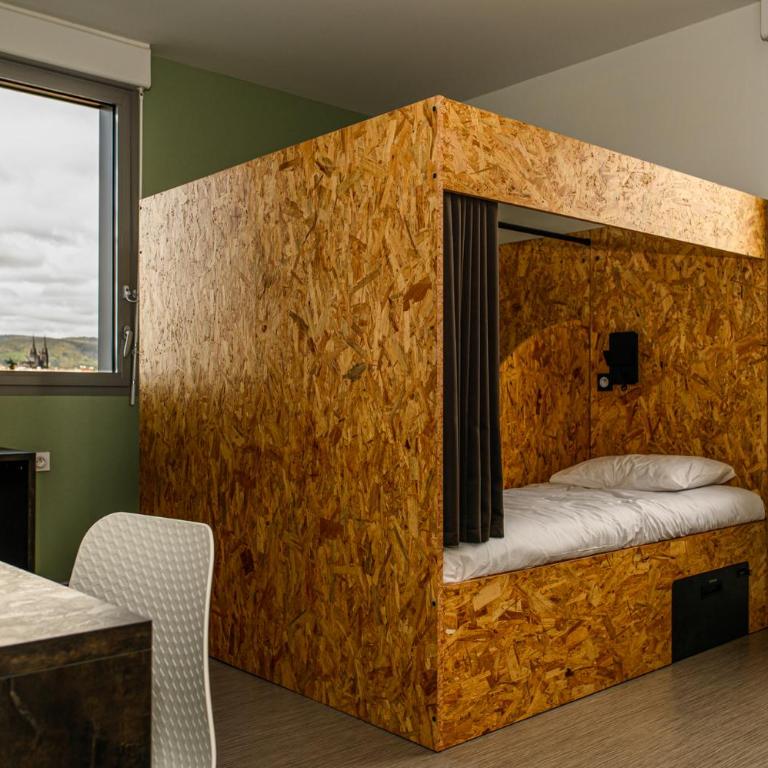 Auberge de jeunesse HI Clermont-Ferrand - Bed in 6-Bed Male Dormitory with Ensuite Bathroom - 2